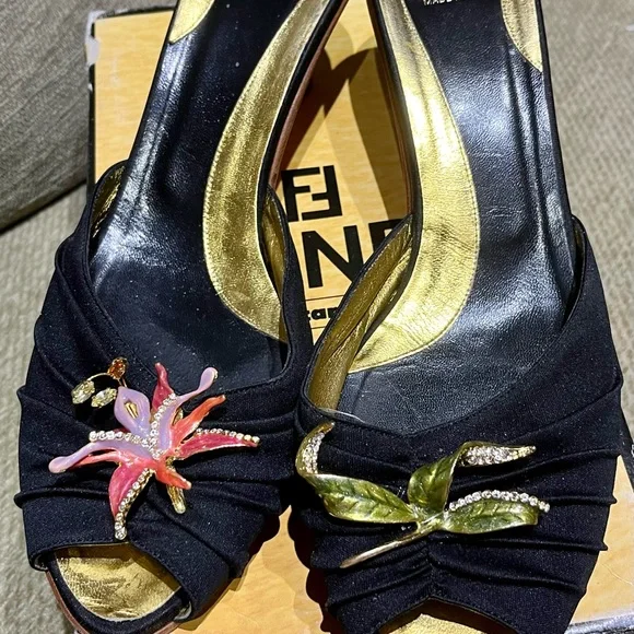 RARE Fendi Black Satin slide shoes with enamel and crystal flowers. Size 10 - Picture 5 of 9